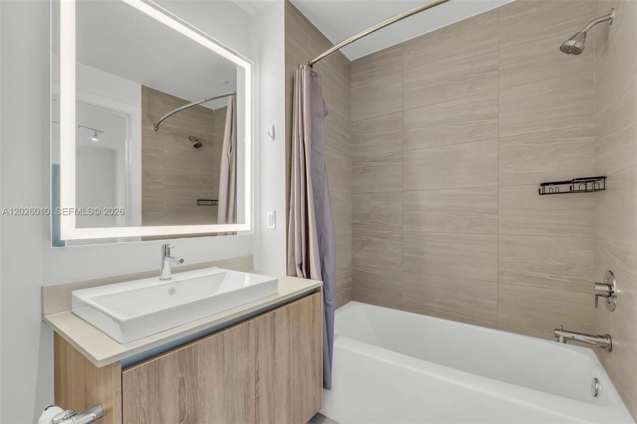 2960 NE 207th St , Unit 1108, Aventura, FL 33180 Photo