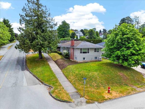 4664 Angus St , Port Alberni, BC V9Y 1T2