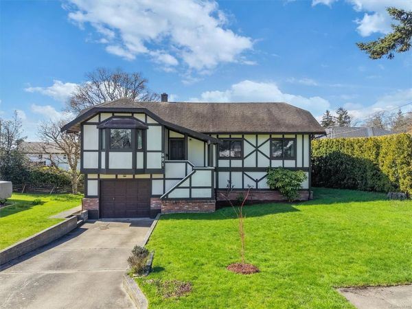 891 Lavender Ave , Saanich, BC V8Z 2M6