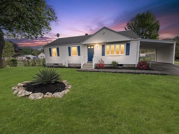 306 Greenaway Dr, Springfield, MA 01109