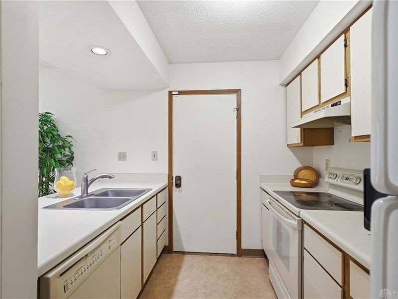 5701 Leyden Lane, Huber Heights, OH 45424 Photo 12