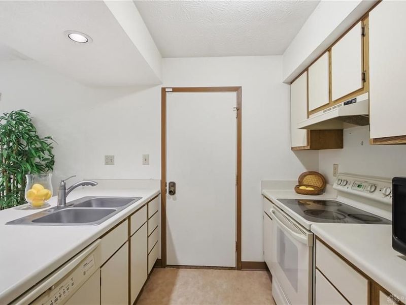 5701 Leyden Lane, Huber Heights, OH 45424 Photo 15