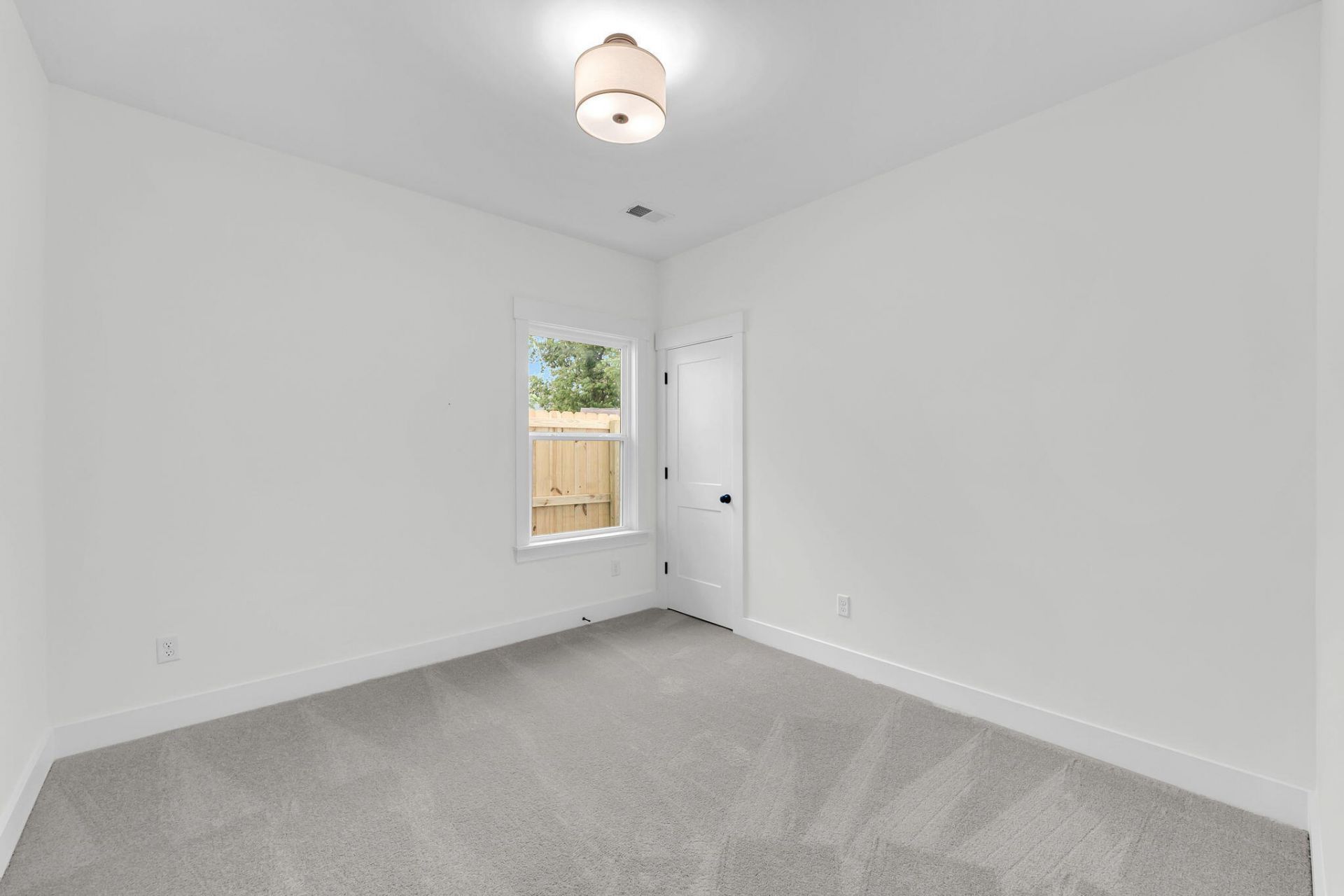 2025 Riverview Avenue Photo 15