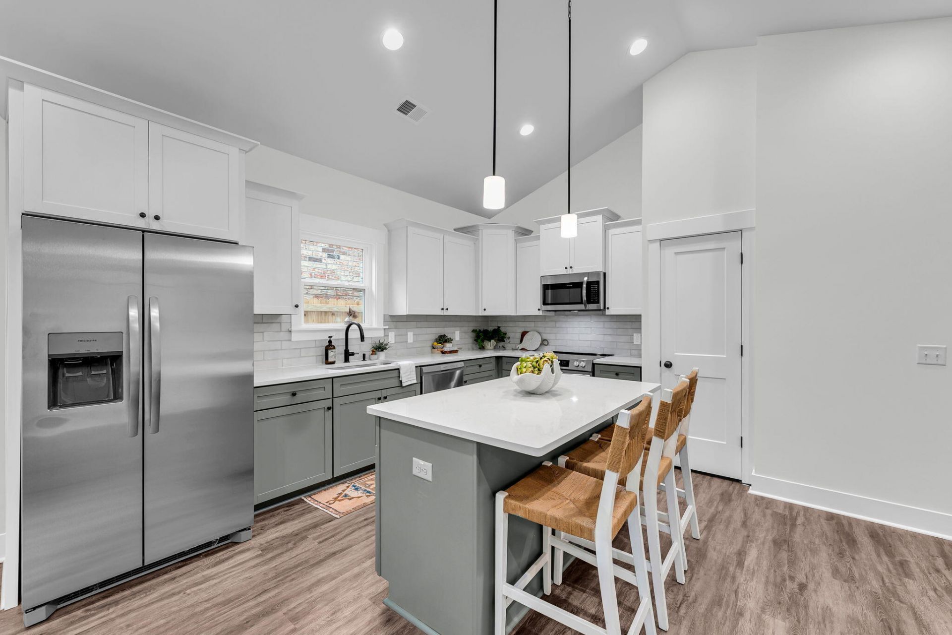 2025 Riverview Avenue Photo 8