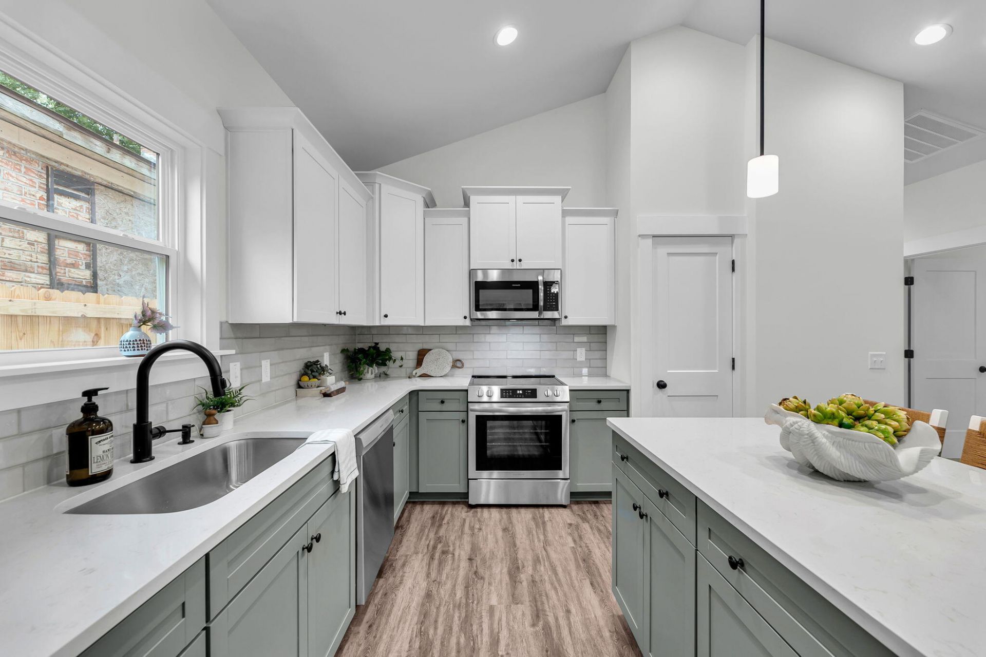 2025 Riverview Avenue Photo 9