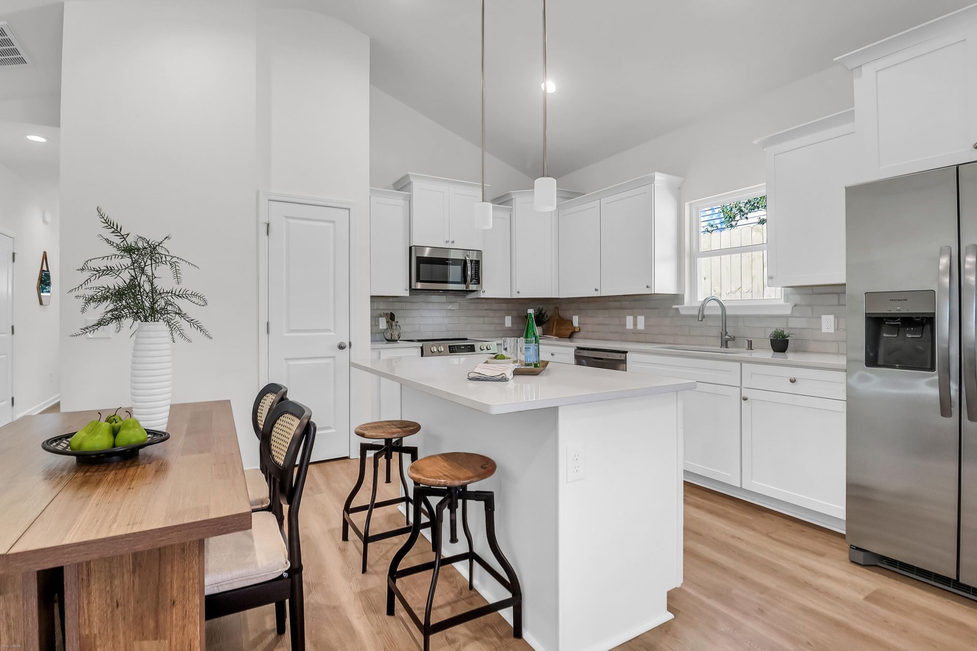 2025 Riverview Avenue Photo 9