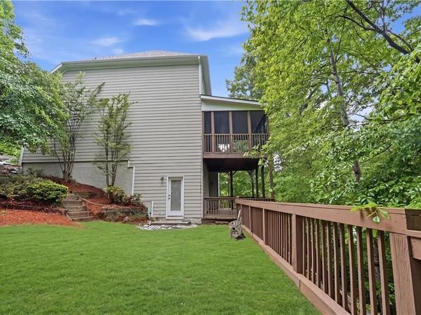 682 Montglade Court , Suwanee, GA 30024