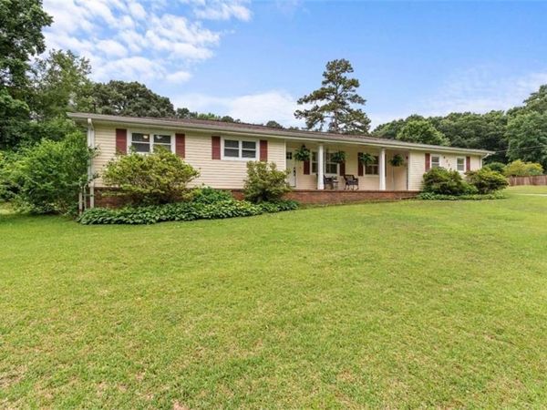 6326 South Skyline Drive , Douglasville, GA 30135