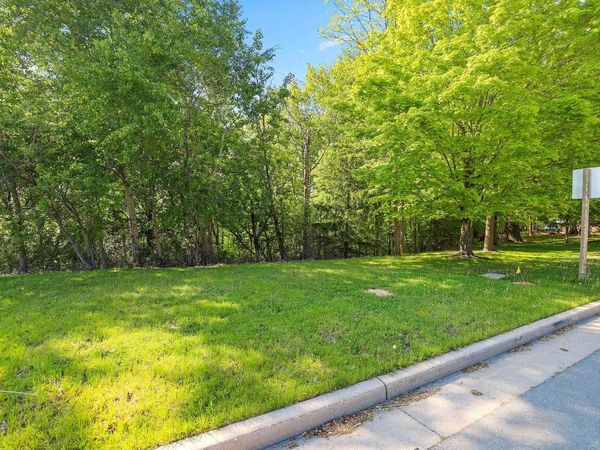 525 BUCHANAN ROAD, Combined Locks, WI 54113