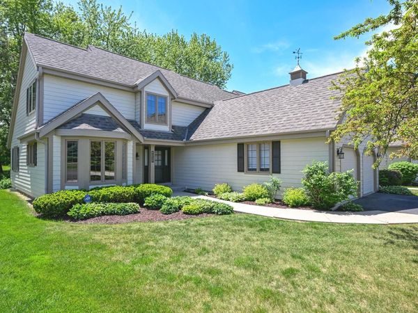 18465 St Andrew COURT, Unit A, Brookfield, WI 53045