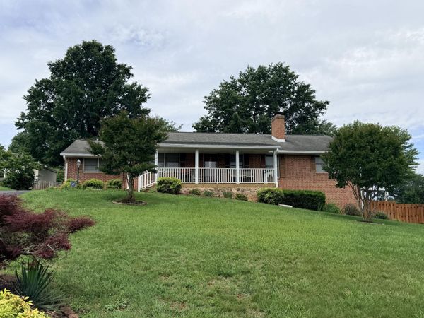 312 Ashley CT , Vinton, VA 24179