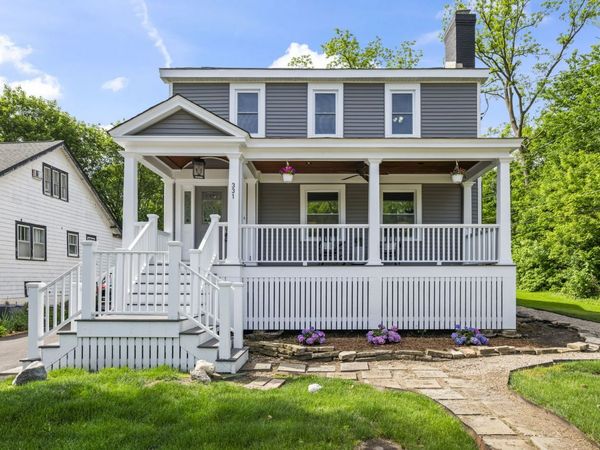 331 E Russell Street , Barrington, IL 60010