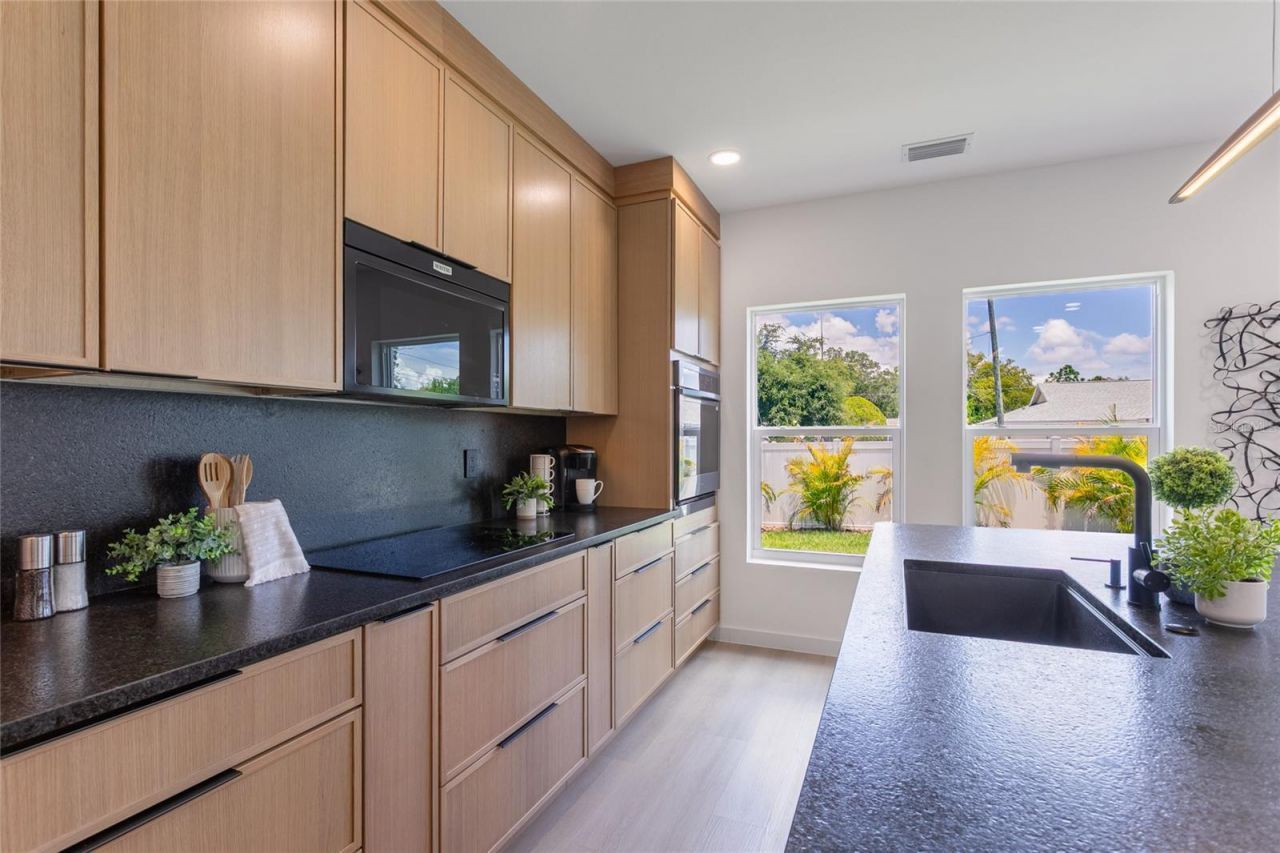 4613 Queensboro Avenue S, Saint Petersburg, FL 33711 Photo
