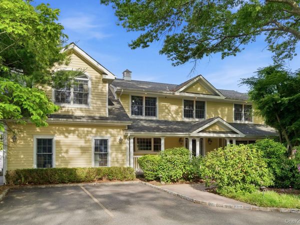 316 S Woods Road, Woodbury, NY 11797