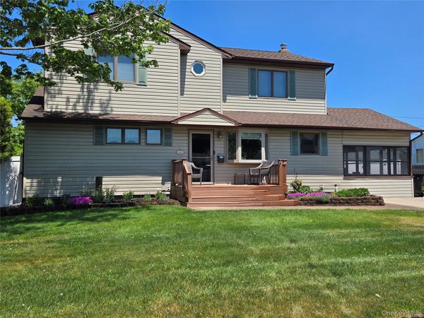 11 Windsor Street , Islip, NY 11751