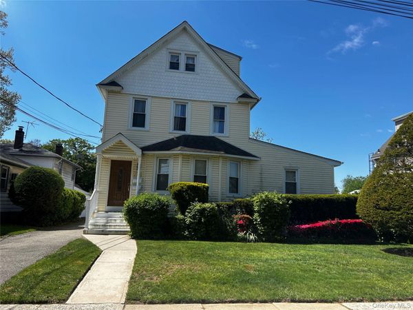 38 Wood Street, Lynbrook, NY 11563
