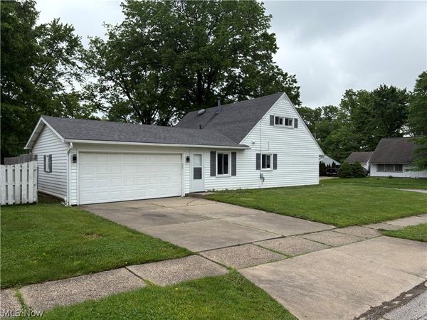 2300 Giffels Drive , Cuyahoga Falls, OH 44221