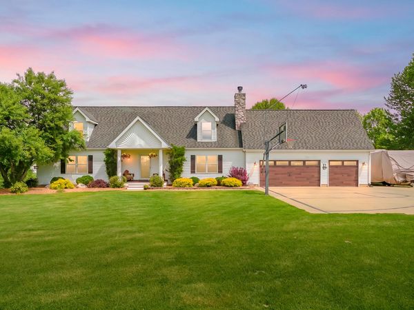 39166 36th Avenue, Paw Paw, MI 49079