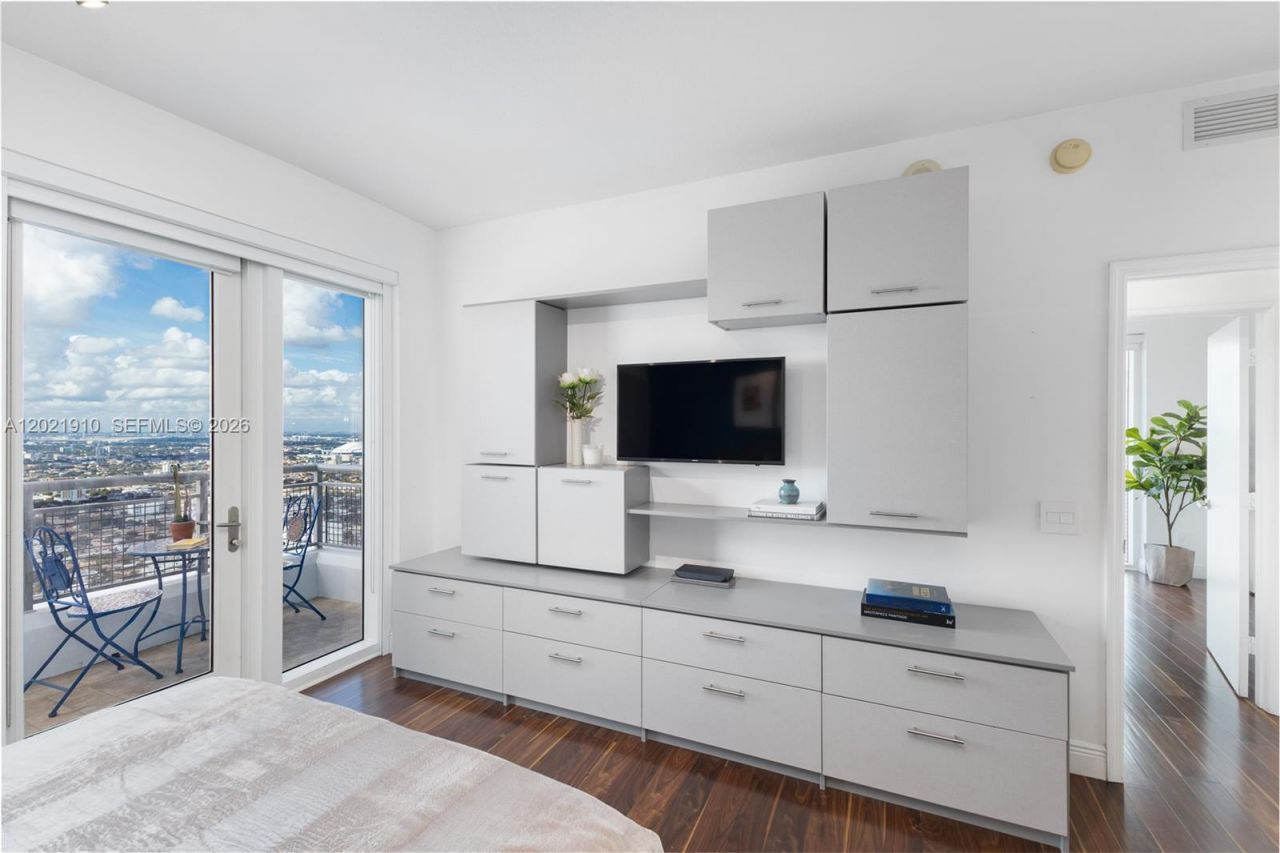 60 SW 13th St , Unit 4613, Miami, FL 33130 Photo