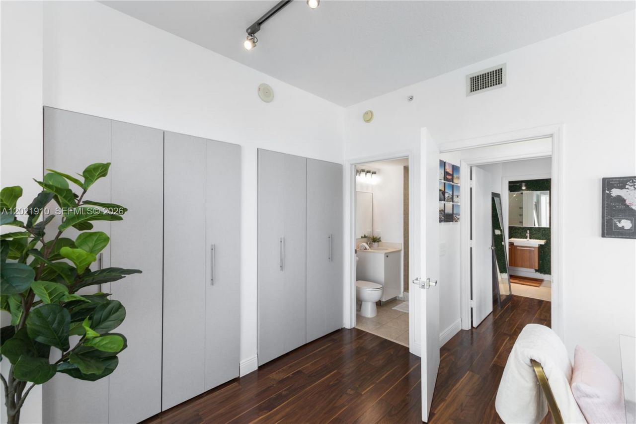 60 SW 13th St , Unit 4613, Miami, FL 33130 Photo