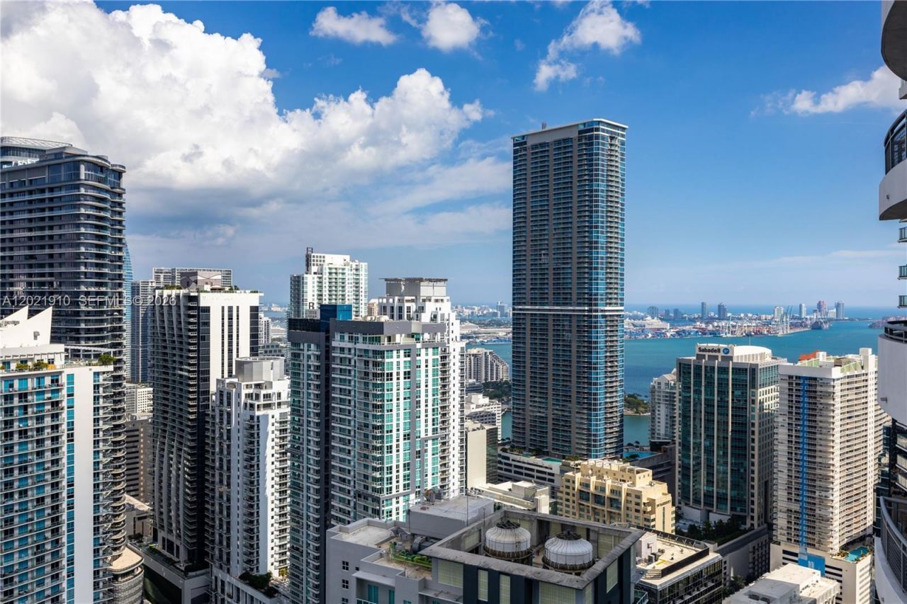 60 SW 13th St , Unit 4613, Miami, FL 33130 Photo