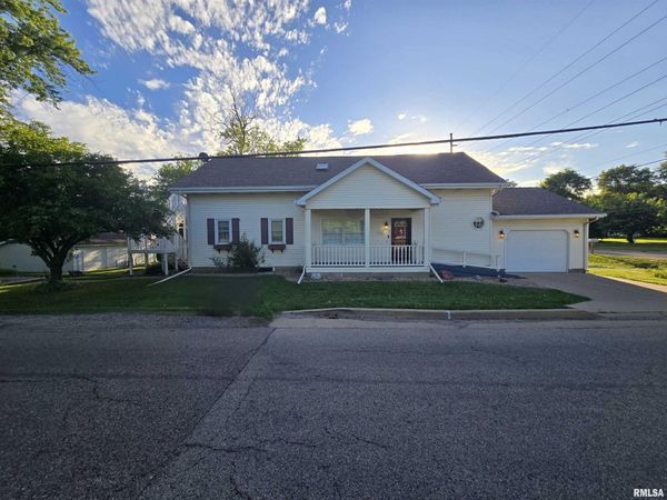 108 SCHOOL Street, Washington, IL 61571