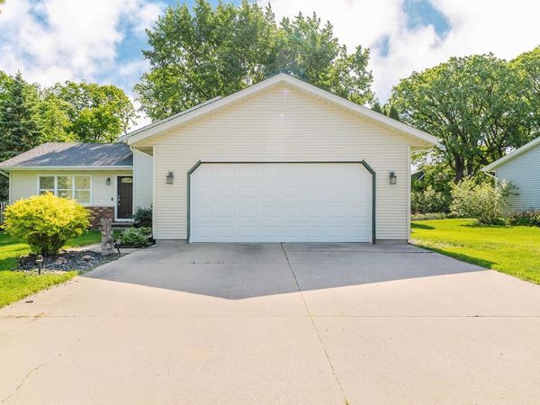 992 HONEY CREEK ROAD, Oshkosh, WI 54904