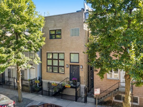 1657 W Erie Street, Chicago, IL 60622