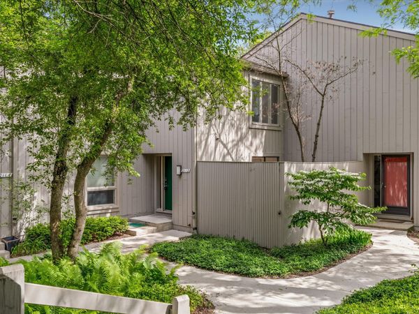 2112 Overlook Court, Ann Arbor, MI 48103