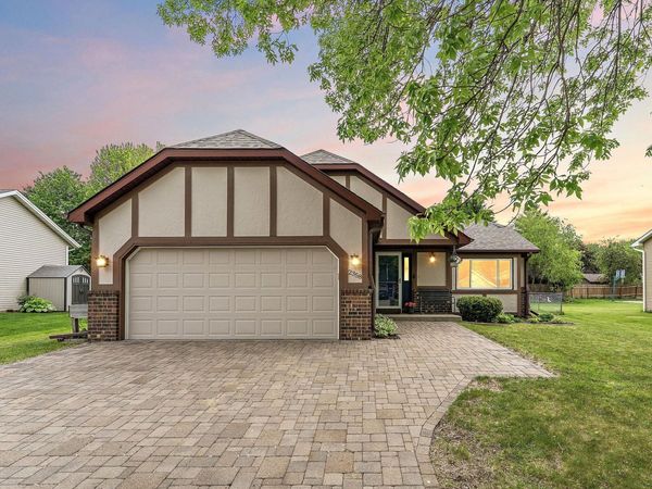 2358 Hilo Avenue N, Oakdale, MN 55128