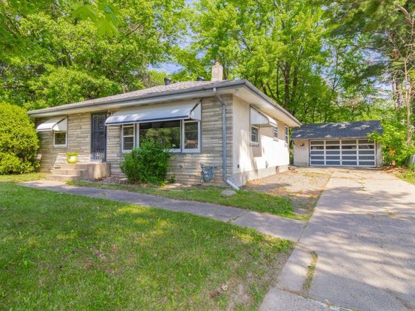 1751 Larpenteur Avenue E, Maplewood, MN 55109