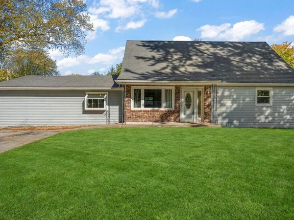 2790 E 1059 N, DeMotte, IN 46310