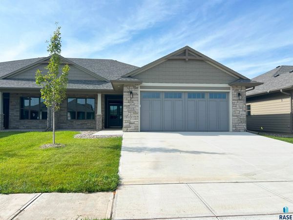 7013 E Copper Stone Cir, Sioux Falls, SD 57110