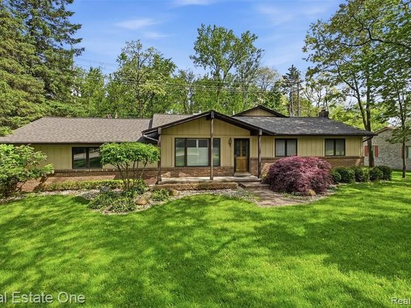 6920 Pontiac Trail , West Bloomfield Twp, MI 48323
