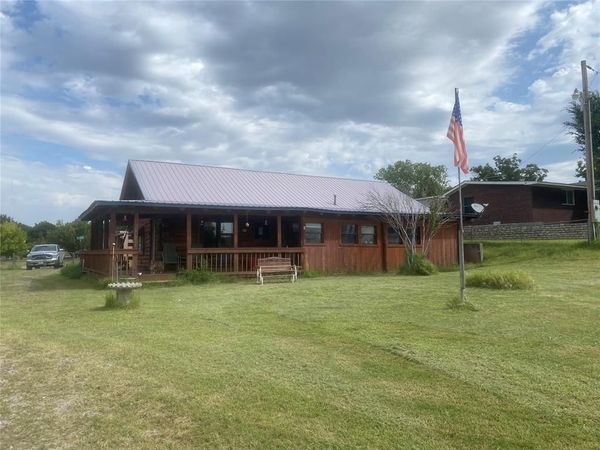 21308 E 989 Road, Foss, OK 73647