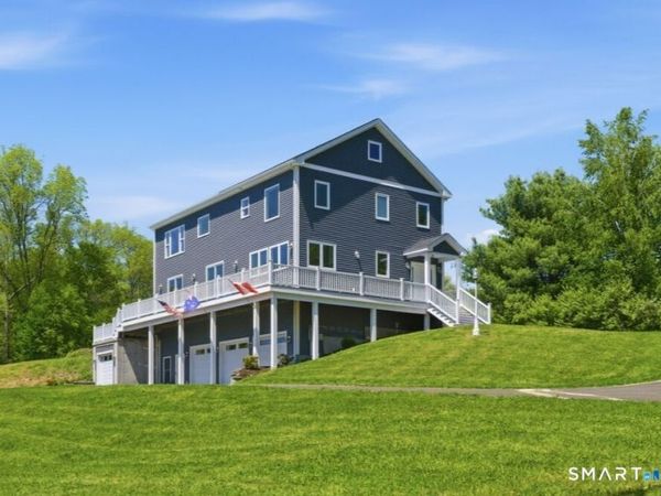 8 Buckingham, Derby, CT 06418