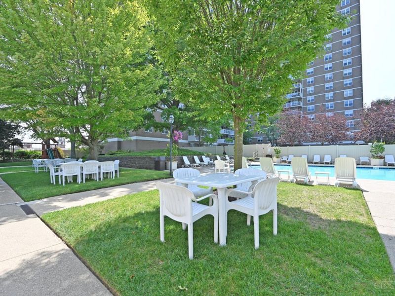 2444 Madison Road, Unit 1811, Cincinnati, OH 45208 Photo 32