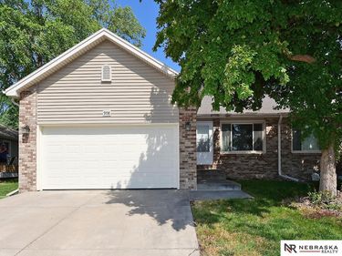 908 Newport Boulevard, Lincoln, NE 68521