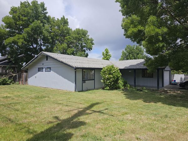 238 SE Grandview Lane, Grants Pass, OR 97527