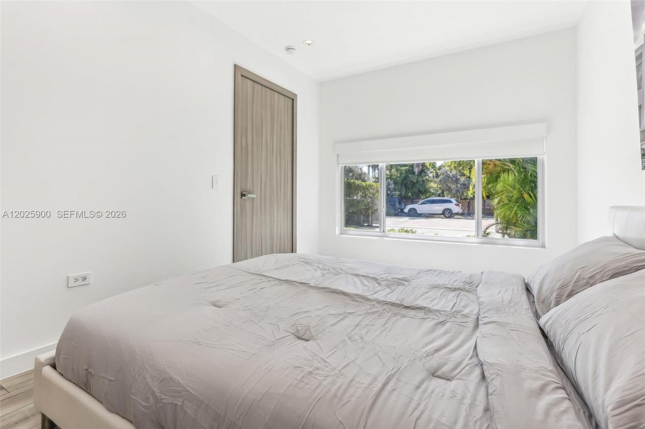 1231 Stillwater Dr , Miami Beach, FL 33141 Photo