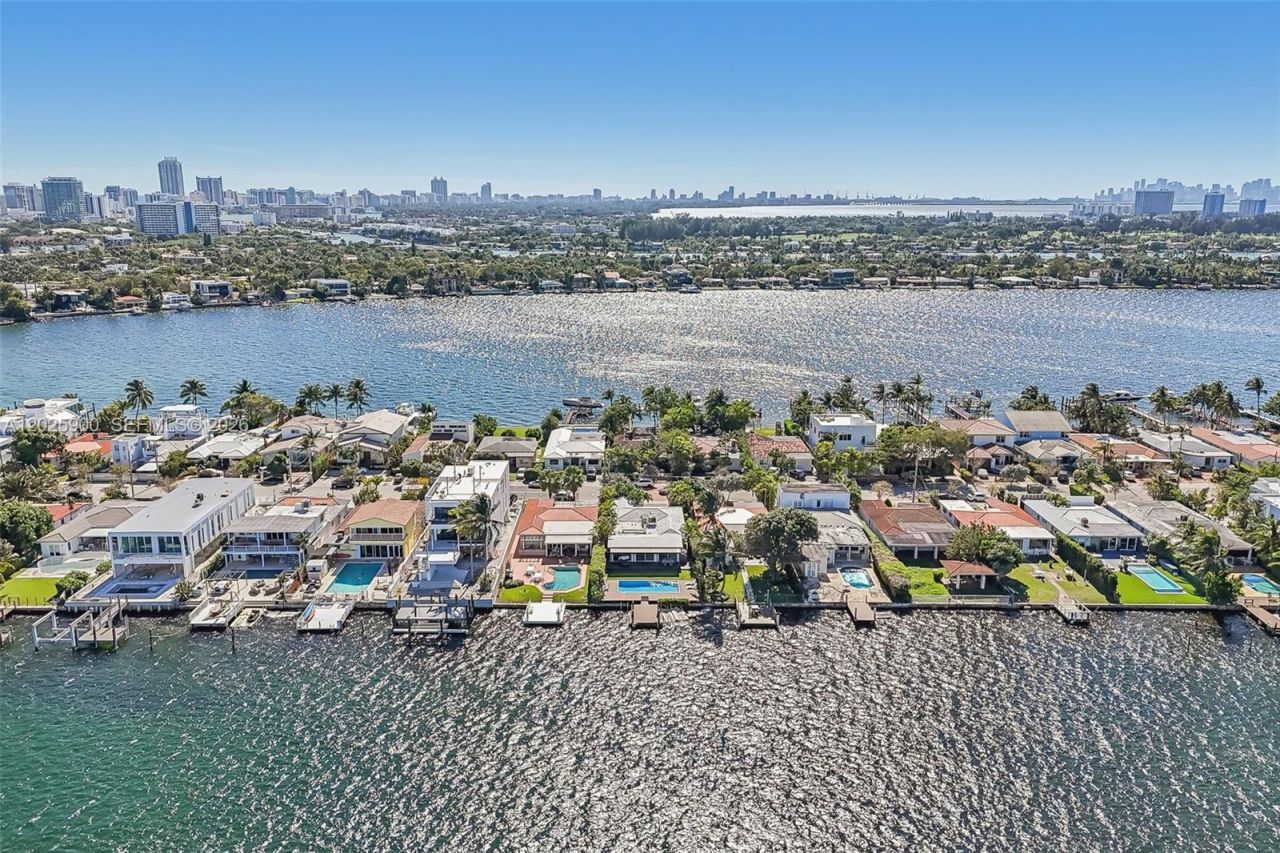 1231 Stillwater Dr , Miami Beach, FL 33141 Photo