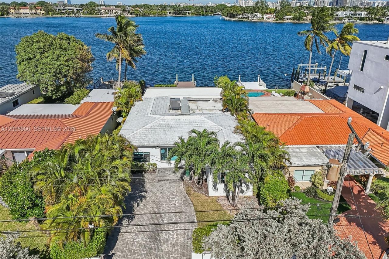 1231 Stillwater Dr , Miami Beach, FL 33141 Photo