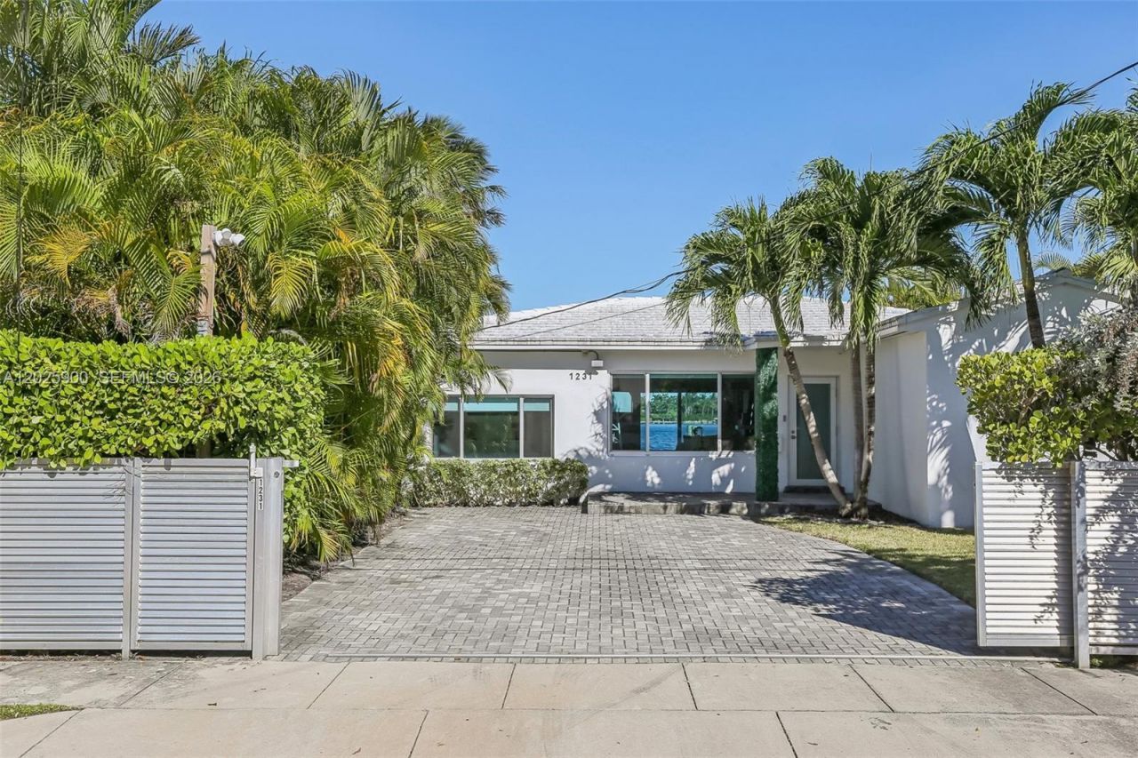 1231 Stillwater Dr , Miami Beach, FL 33141 Photo