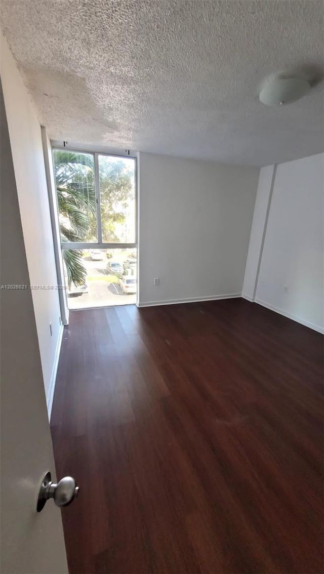 6995 NW 186th St , Unit E301, Hialeah, FL 33015 Photo