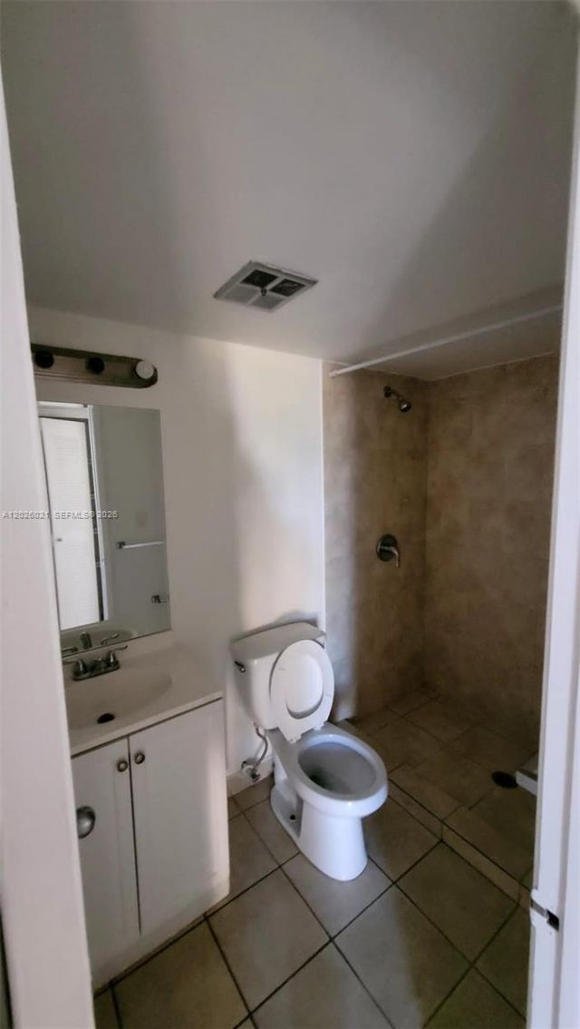 6995 NW 186th St , Unit E301, Hialeah, FL 33015 Photo