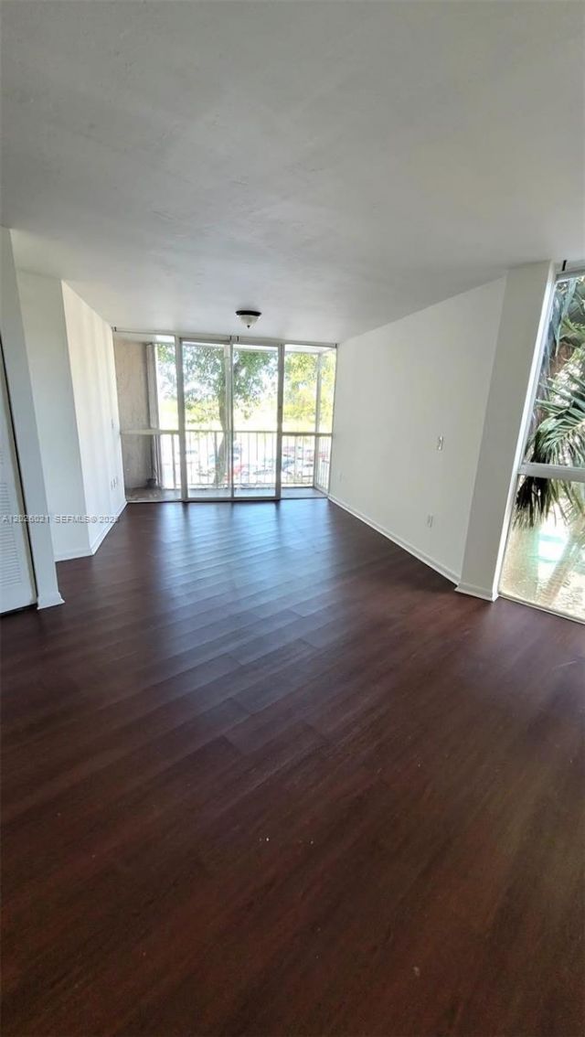 6995 NW 186th St , Unit E301, Hialeah, FL 33015 Photo