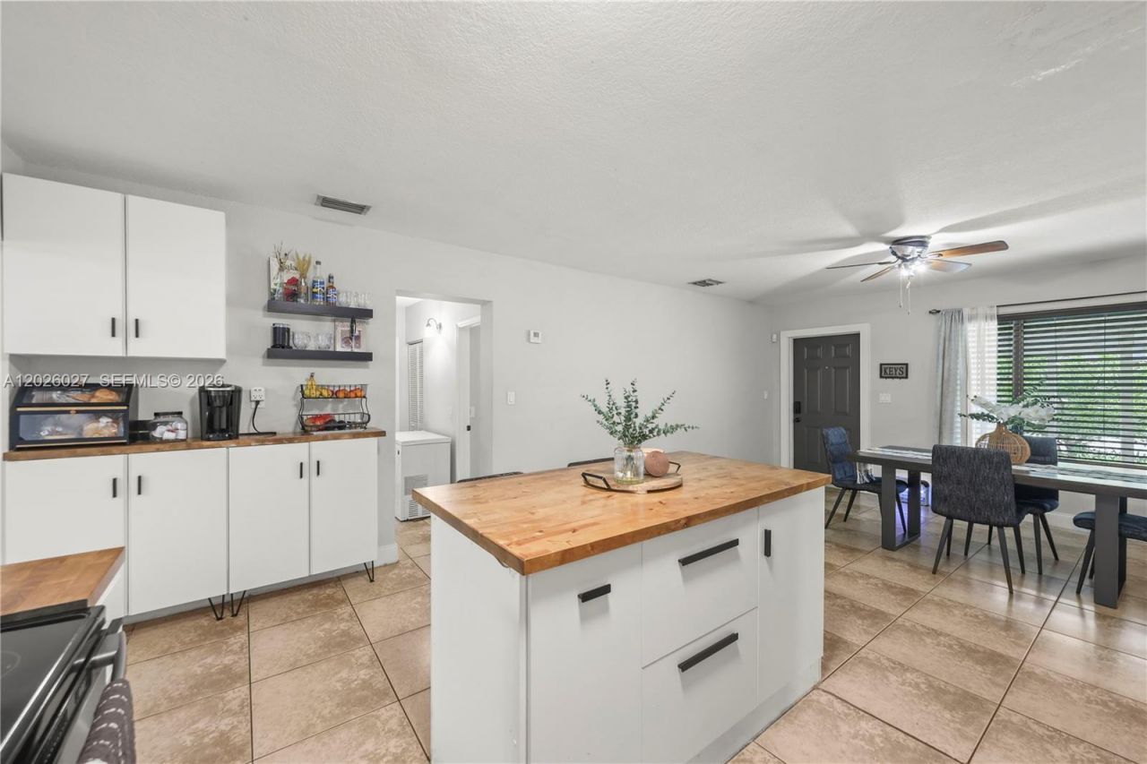1611 SW 67th Ave , North Lauderdale, FL 33068 Photo
