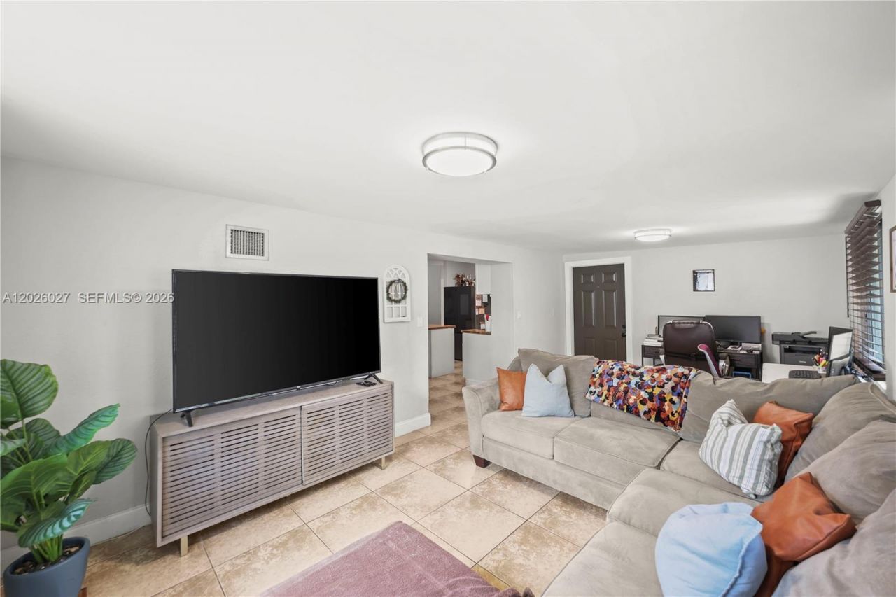 1611 SW 67th Ave , North Lauderdale, FL 33068 Photo