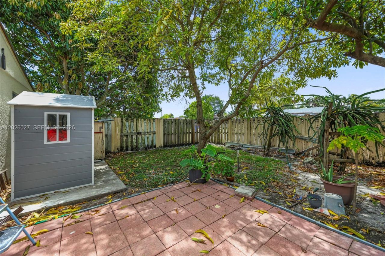1611 SW 67th Ave , North Lauderdale, FL 33068 Photo