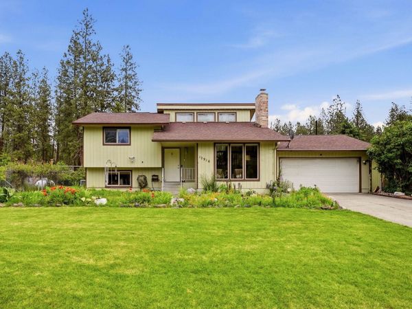 12916 W Sunnyvale Dr, Nine Mile Falls, WA 99026
